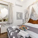 Guest house Domo Antico Borgo 3*